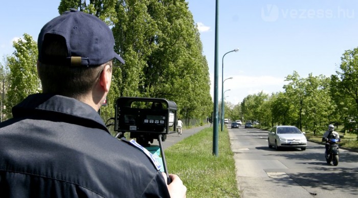 Sokkolják a gyorshajtókat 1