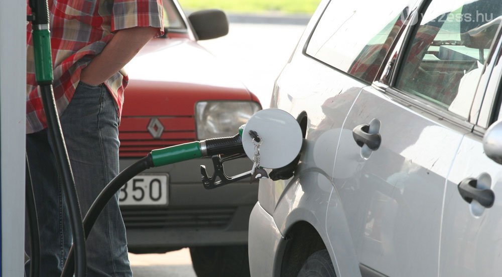 Lerobbant a tolvaj alatt a lopott autó 1