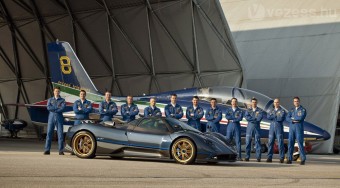 Repülő show autóval - videó