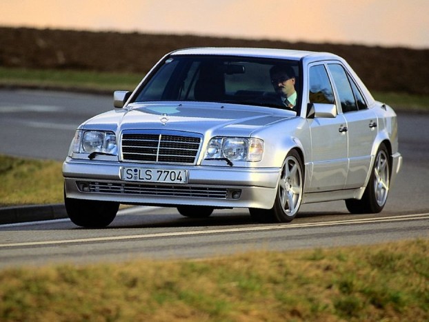 Mercedes-Benz 500 E, amikor még nem ítélték el a magas fogyasztású autókat