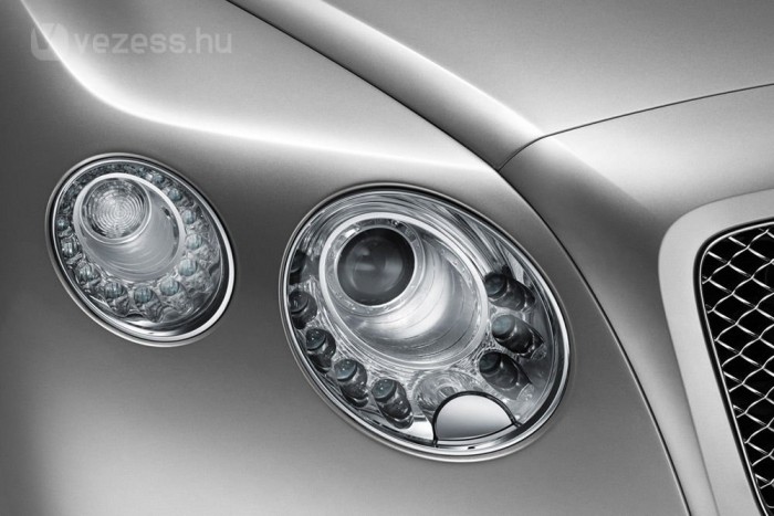 Új formában a Bentley kupé 8