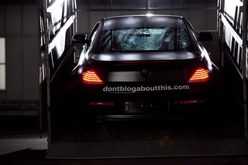 A kocsi hátulja a Hatos BMW-ről