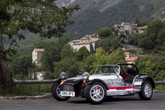 Különlegesség a kortalan sportkocsiból