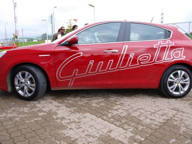 Elektronikus differenciálzárral rendelkezik