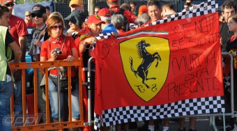 A Ferrari kettős győzelemre hajtott