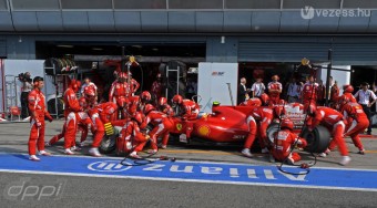 F1: Ferrari-mestermunka a bokszban!