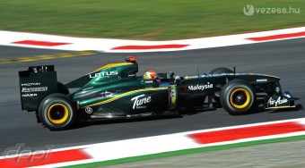 F1: Motorszállítót és nevet vált a Lotus?