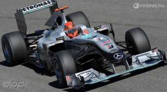 A Pirellin múlik Schumacher sorsa