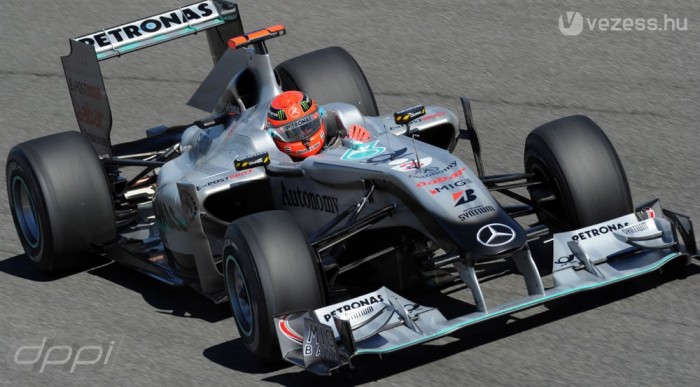 A Pirellin múlik Schumacher sorsa
