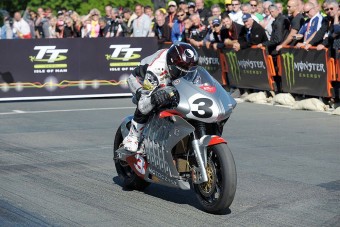 Versenymotor villanyhajtással