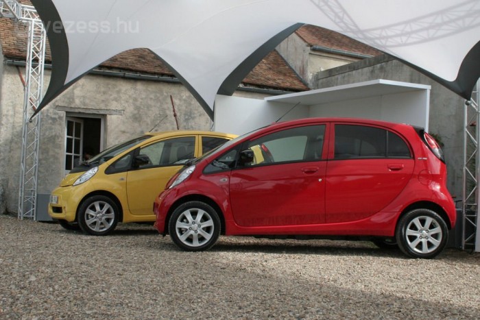 Az iOn alapját adó Mitsubishi i az egyetlen japán belpiacos kei car, amely hivatalosan kapható Európában, Angliában