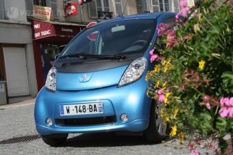 Januártól jönnek az elektromos autók