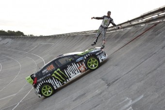 Falra mászott a 660 lóerős Ford Fiesta - videó