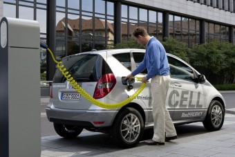 Széria villanyautó a Mercedestől