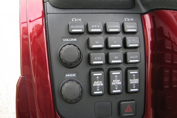 Kétkerekű autót teszteltem 8 | Vezess A hifi gombjai a bal térdnél