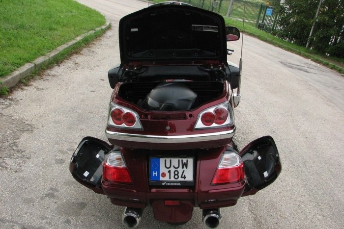 Kétkerekű autót teszteltem 10 | Vezess Egy hosszú hétvégére szállodában két személynek semmivel sem nehezebb bepakolni, mint egy kocsiba