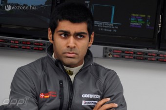 Ecclestone és Hamilton is nyomja az újoncot