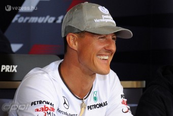 Schumi motorozással hangolt Szingapúrra