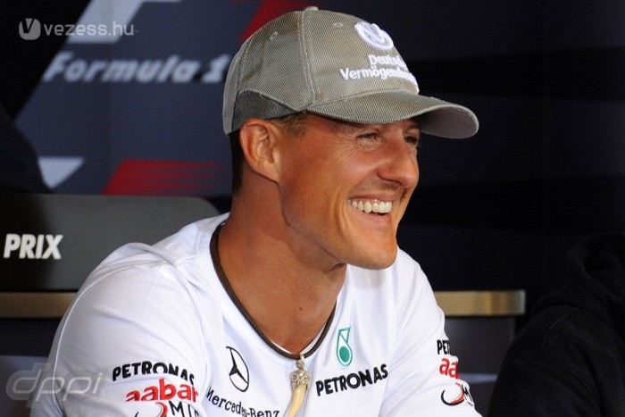 Schumi motorozással hangolt Szingapúrra
