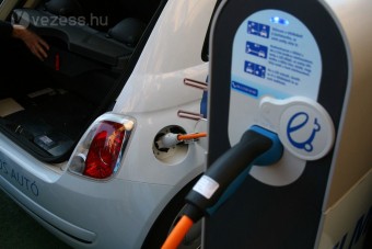 Ingyen tankolhatnak az elektromos autók