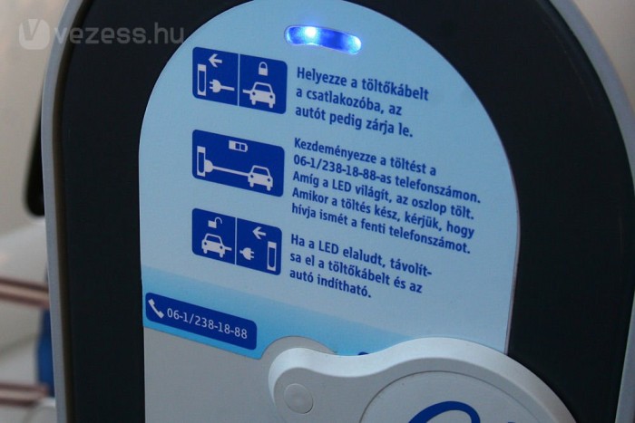 Ingyen tankolhatnak az elektromos autók 8 | Vezess Telefonhívásra kapcsolják be a töltőt