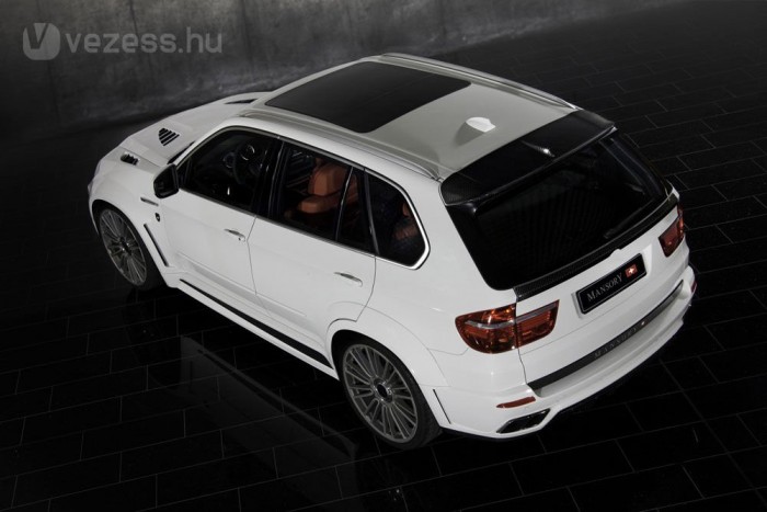 Rászáll a BMW-re a Mansory 6