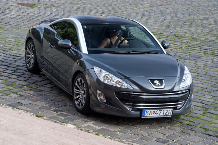 Akkor most képzeljük el ugyanezt, a zavaró ezüst csík nélkül. 