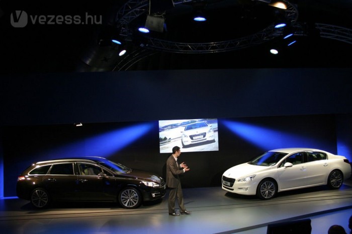 A Peugeot nem esik a BMW hibájába 6 | Vezess Párizs közelében, egy felfújható sátorcsarnokban volt az 508 bemutatója