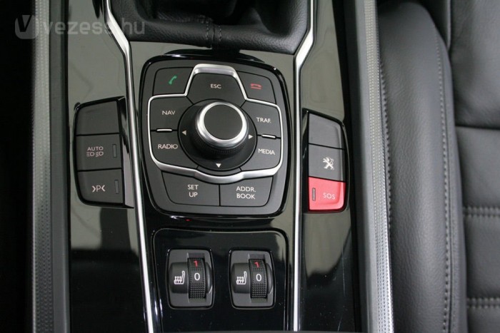 A Peugeot nem esik a BMW hibájába 15 | Vezess Ez a Peugeot iDrive-ja