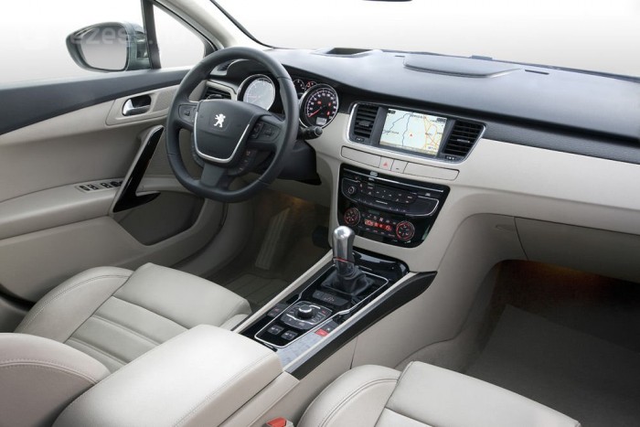A Peugeot nem esik a BMW hibájába 10 | Vezess Nagystílű belül az 508, érezni rajta, hogy fontos volt a minőség