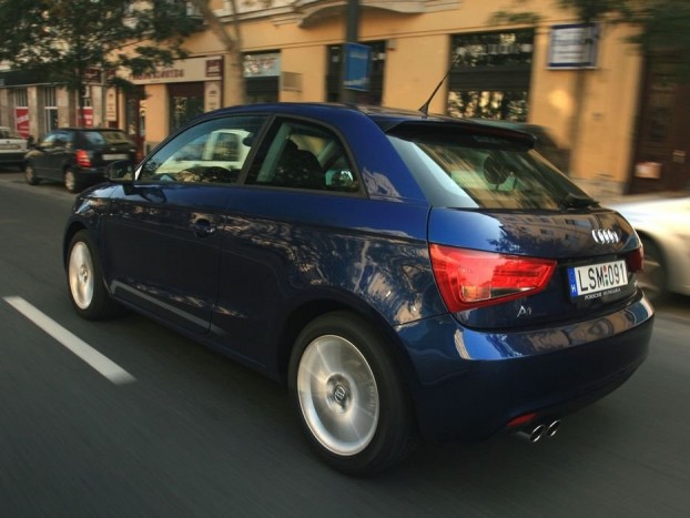 Kerekek kitolva a sarkokba, ebből rossz nem sülhet ki