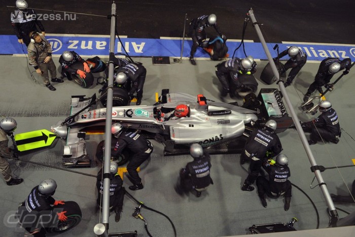 Schumi csúszkált, Rosbergnek szuper volt