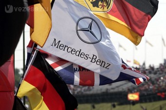 F1: Nem esik szét a Mercedes GP