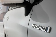 2020-ra minden Toyotából lesz hibrid