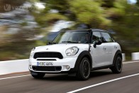 A MINI Countryman padlólemez is az üzlet része lehet