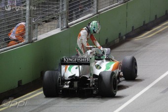 F1: Liuzzi nem hagyja kitúrni magát