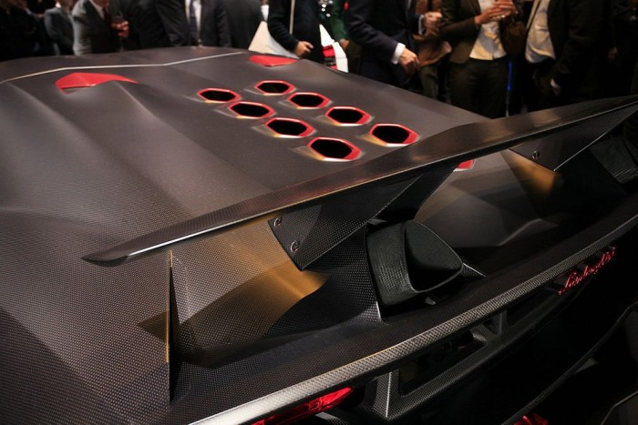 Műanyag sportkocsi a Lamborghinitől 7