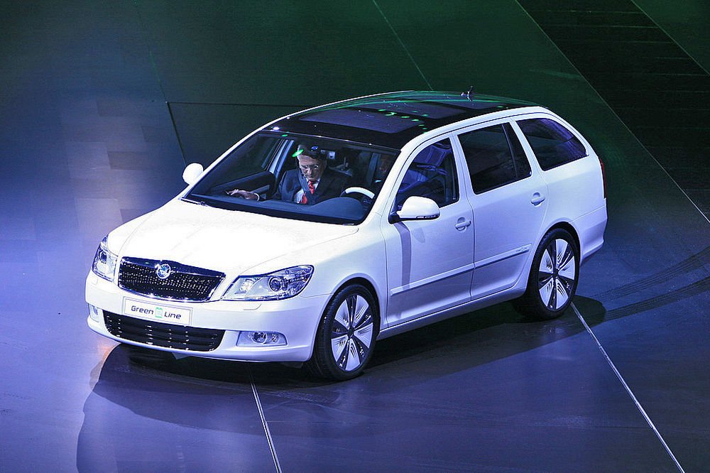 Története első elektromos hajtású autóját mutatta be a Skoda a Párizsi Autókiállításon. A hófehér Octavia Combi akkumulátora modern, de az autó így sem jut messzire: 140 kilométert ígér a gyár