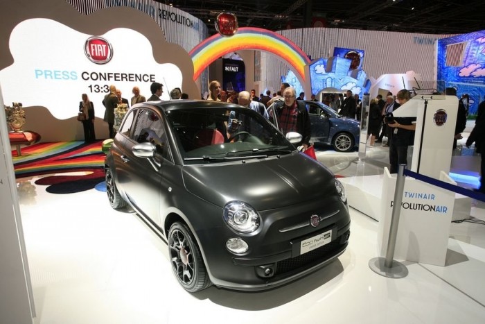 Alfa, Fiat, Lancia Párizsban 9 | Vezess Az 500-as kéthengeres és mattfekete