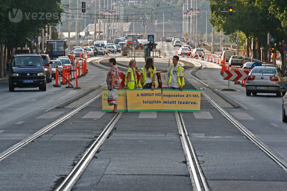 Pont egy éve kezdődött a lezárás