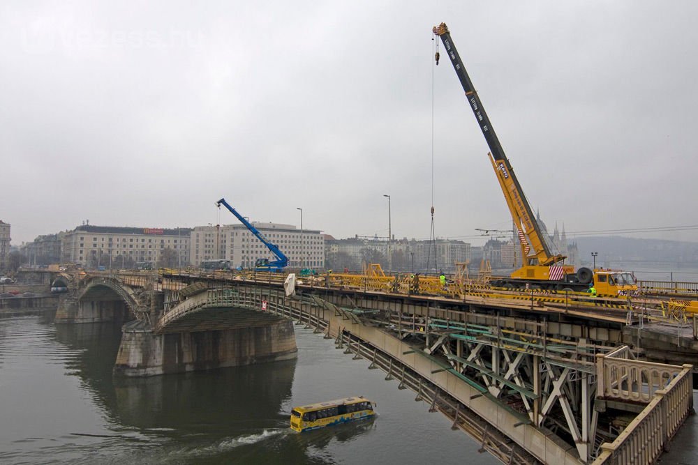 Kitiltják a BKV járműveit a Margit hídról 44