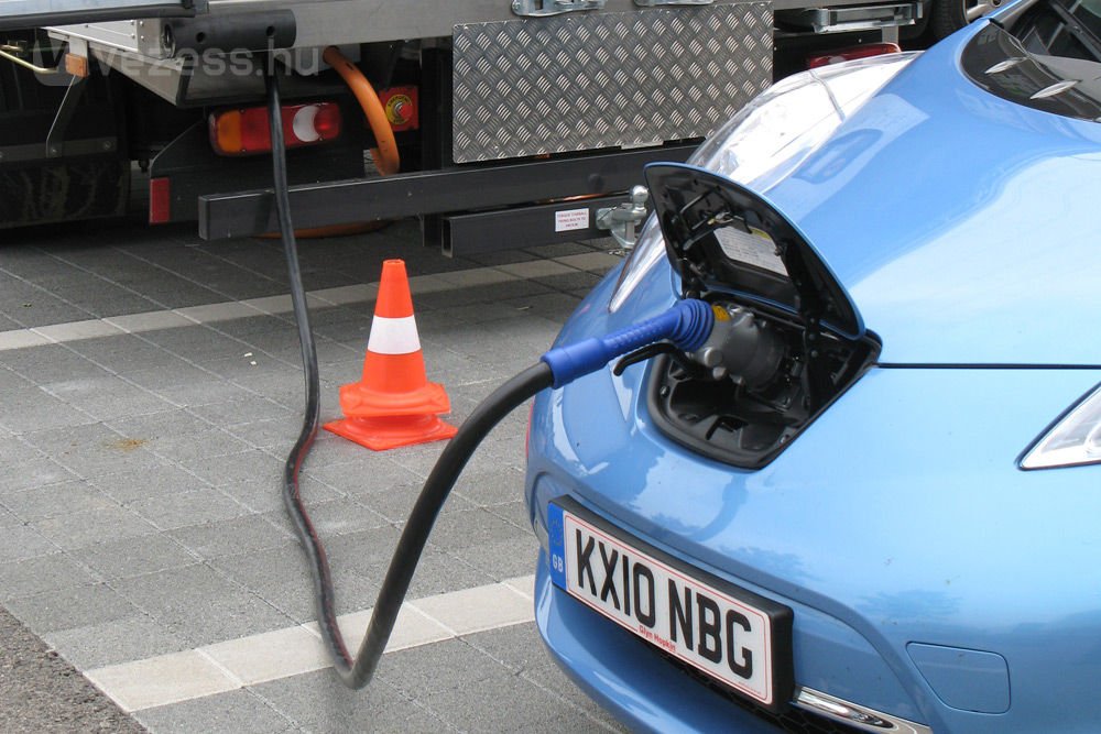 Félelmetesen csendes a Nissan Leaf 23