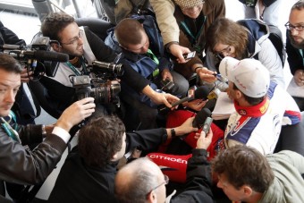 Mindenki Loeböt akarja - videó