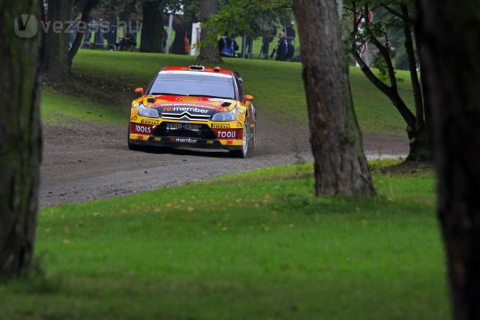 Loeb uralja a Francia-ralit 9