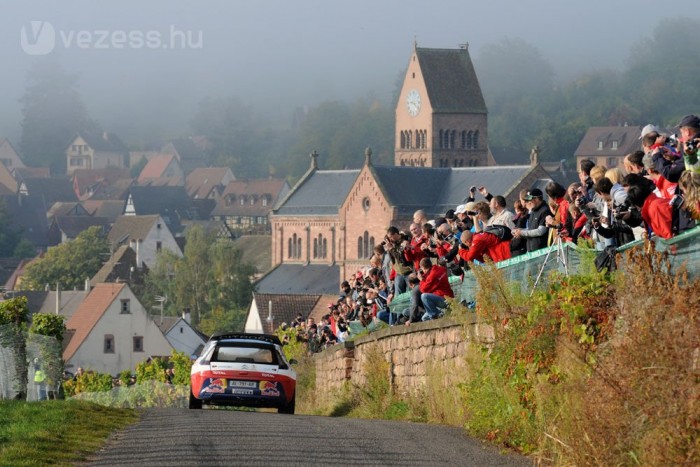 Loeb uralja a Francia-ralit 8