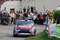 Loeb uralja a Francia-ralit 40