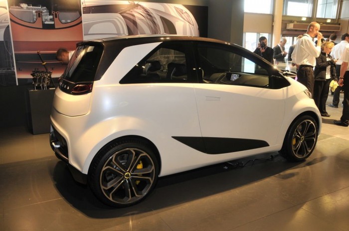 Miniautó a sportkocsigyártól 7 | Vezess 50 km-t megy villanymotorral