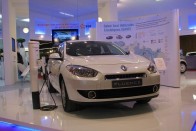 Renault Fluence villanyverda. Tágas, kényelmes, az akku egyben is cserélhető lemerültről töltöttre