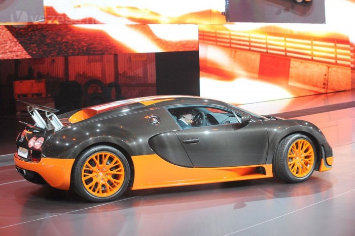 Elkapkodják a 450 milliós kocsit 4 | Vezess Megfutná a 430 km/órát is