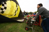 Motoros ventilátorokkal adják meg neki az első lökést